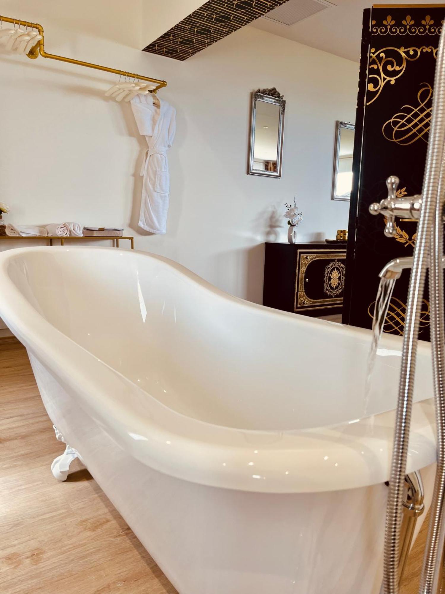 Le Domaine De La Tour Des Vents Bed & Breakfast Bergerac Ngoại thất bức ảnh